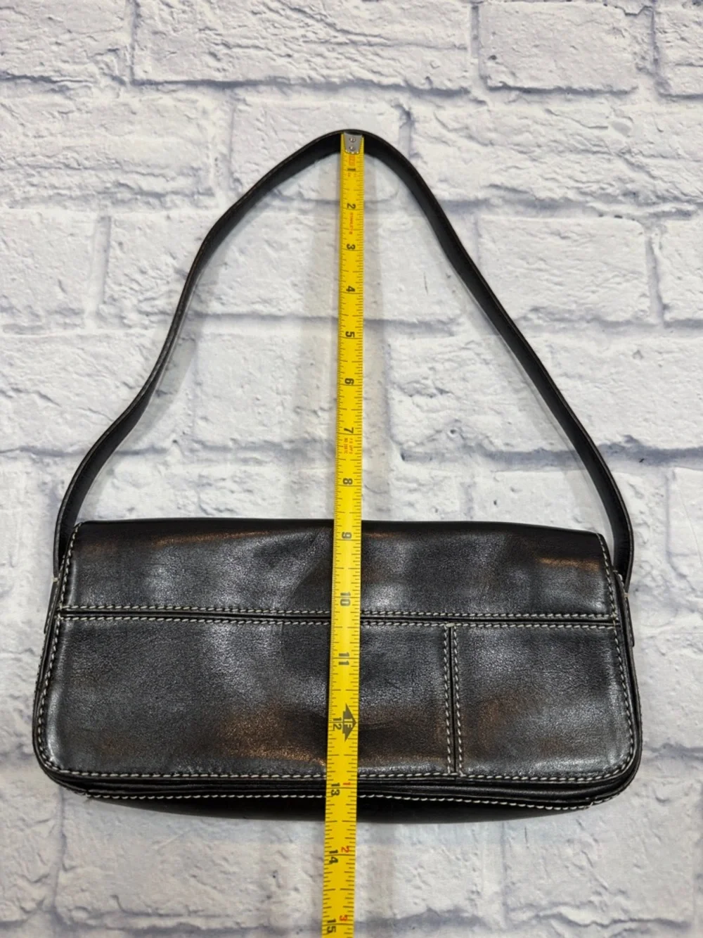 Adrienne Vittadini Black Leather Shoulder Bag Magnetic Closure Contrast Stitchin